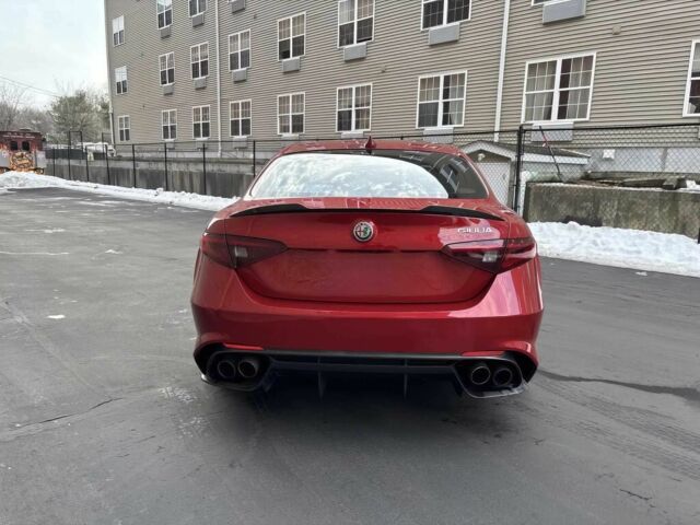 Красный Альфа Ромео Джулия, объемом двигателя 2.9 л и пробегом 46 тыс. км за 12900 $, фото 3 на Automoto.ua