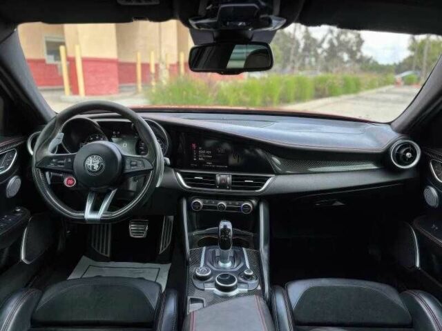 Червоний Альфа Ромео Джулія, об'ємом двигуна 2.9 л та пробігом 88 тис. км за 6300 $, фото 8 на Automoto.ua