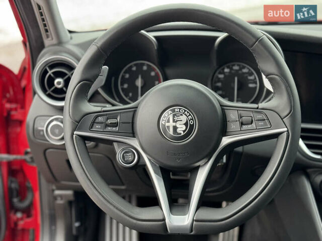 Красный Альфа Ромео Джулия, объемом двигателя 2 л и пробегом 92 тыс. км за 20950 $, фото 20 на Automoto.ua