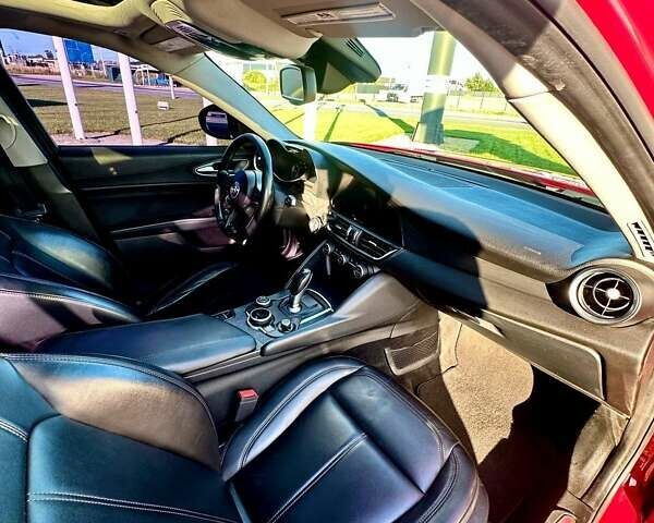 Красный Альфа Ромео Джулия, объемом двигателя 2 л и пробегом 112 тыс. км за 19900 $, фото 10 на Automoto.ua