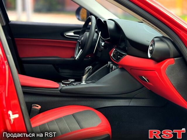 Червоний Альфа Ромео Джулія, об'ємом двигуна 2.2 л та пробігом 200 тис. км за 20000 $, фото 6 на Automoto.ua