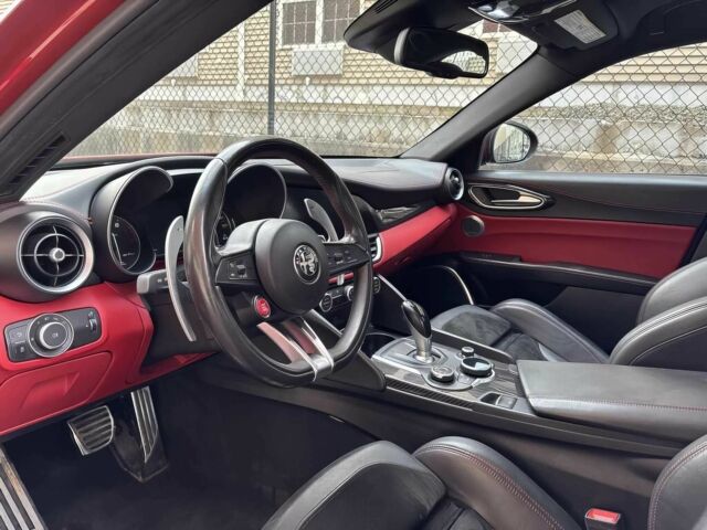 Красный Альфа Ромео Джулия, объемом двигателя 2.9 л и пробегом 46 тыс. км за 12900 $, фото 5 на Automoto.ua