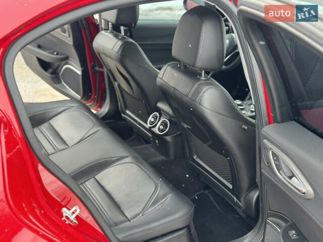 Красный Альфа Ромео Джулия, объемом двигателя 2 л и пробегом 92 тыс. км за 20950 $, фото 18 на Automoto.ua
