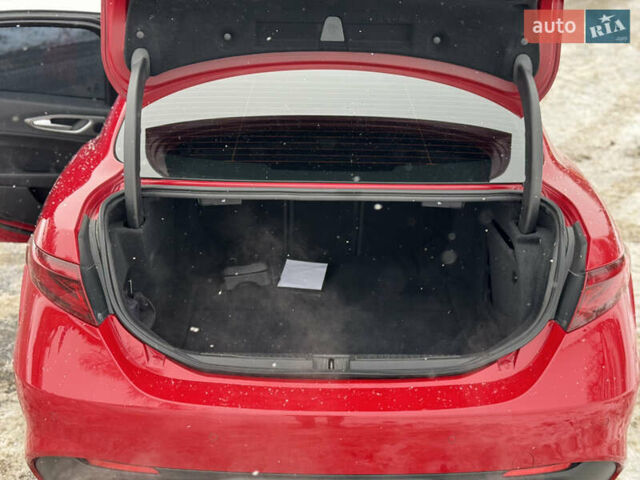 Красный Альфа Ромео Джулия, объемом двигателя 2 л и пробегом 92 тыс. км за 20950 $, фото 21 на Automoto.ua