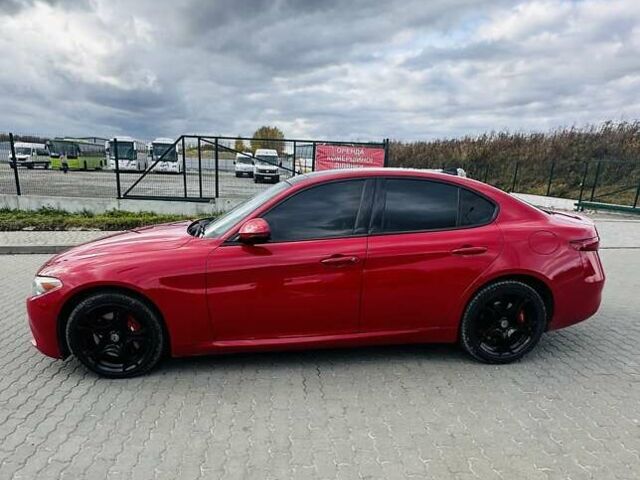 Красный Альфа Ромео Джулия, объемом двигателя 2 л и пробегом 112 тыс. км за 19900 $, фото 4 на Automoto.ua