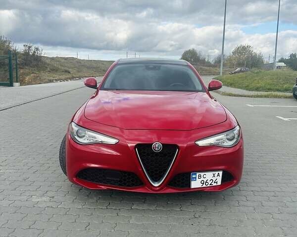 Красный Альфа Ромео Джулия, объемом двигателя 2 л и пробегом 112 тыс. км за 19900 $, фото 6 на Automoto.ua