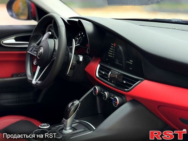 Червоний Альфа Ромео Джулія, об'ємом двигуна 2.2 л та пробігом 200 тис. км за 20000 $, фото 7 на Automoto.ua