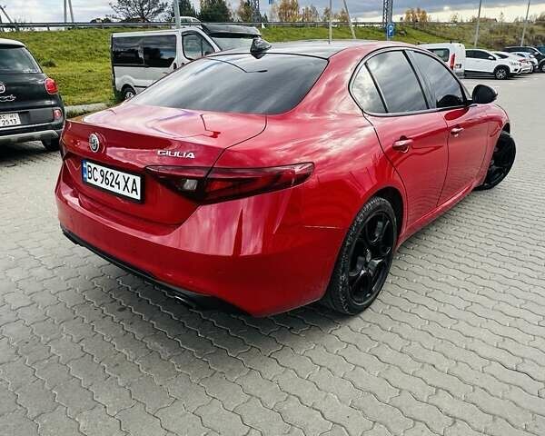 Красный Альфа Ромео Джулия, объемом двигателя 2 л и пробегом 112 тыс. км за 19900 $, фото 3 на Automoto.ua