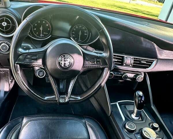 Красный Альфа Ромео Джулия, объемом двигателя 2 л и пробегом 112 тыс. км за 19900 $, фото 20 на Automoto.ua