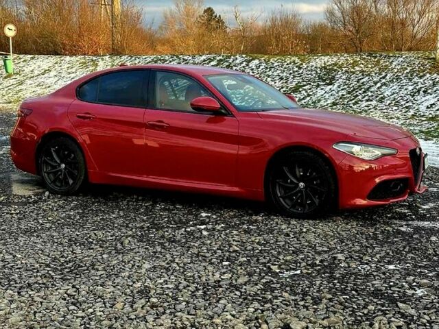 Червоний Альфа Ромео Джулія, об'ємом двигуна 2 л та пробігом 140 тис. км за 24000 $, фото 3 на Automoto.ua