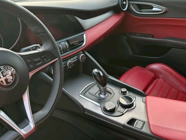 Червоний Альфа Ромео Джулія, об'ємом двигуна 2 л та пробігом 140 тис. км за 24000 $, фото 6 на Automoto.ua