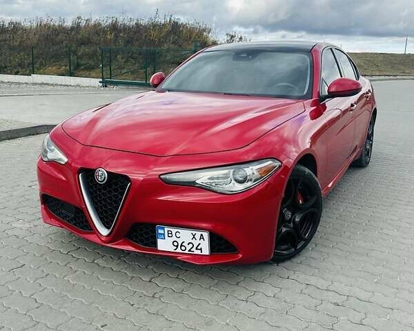 Красный Альфа Ромео Джулия, объемом двигателя 2 л и пробегом 112 тыс. км за 19900 $, фото 1 на Automoto.ua