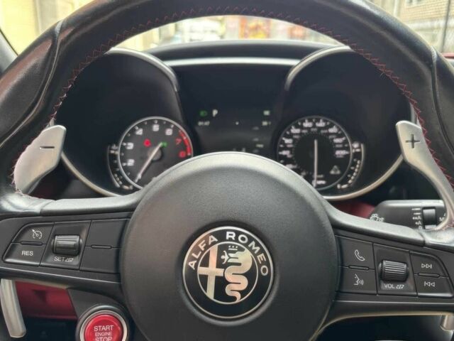 Червоний Альфа Ромео Джулія, об'ємом двигуна 2.9 л та пробігом 45 тис. км за 14500 $, фото 7 на Automoto.ua