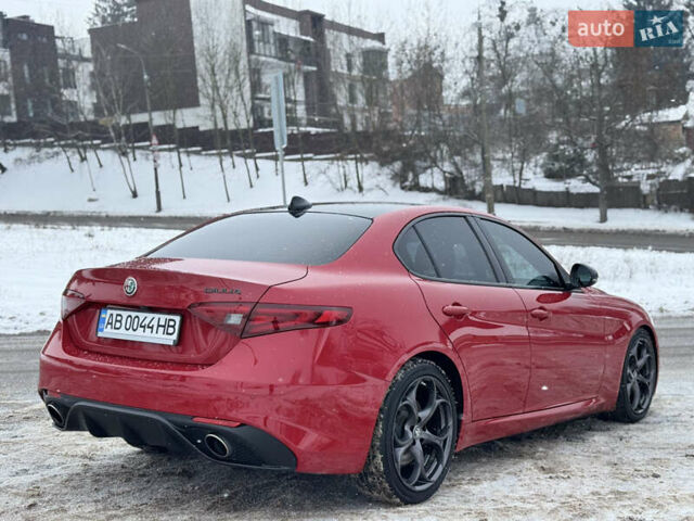 Красный Альфа Ромео Джулия, объемом двигателя 2 л и пробегом 92 тыс. км за 20950 $, фото 3 на Automoto.ua