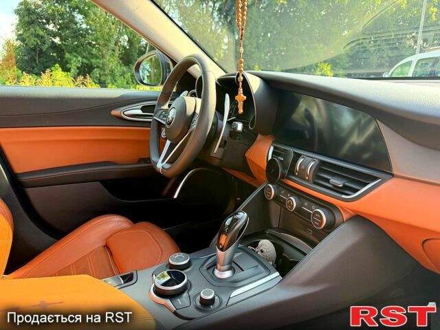 Червоний Альфа Ромео Джулія, об'ємом двигуна 2 л та пробігом 58 тис. км за 26700 $, фото 6 на Automoto.ua