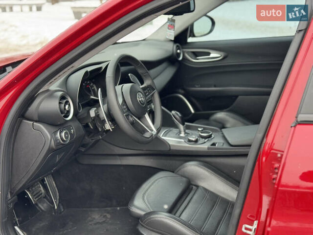 Красный Альфа Ромео Джулия, объемом двигателя 2 л и пробегом 92 тыс. км за 20950 $, фото 11 на Automoto.ua