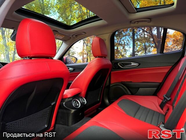 Червоний Альфа Ромео Джулія, об'ємом двигуна 2.2 л та пробігом 200 тис. км за 20000 $, фото 8 на Automoto.ua