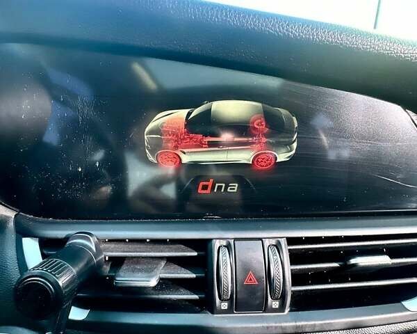 Красный Альфа Ромео Джулия, объемом двигателя 2 л и пробегом 112 тыс. км за 19900 $, фото 19 на Automoto.ua