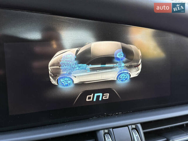 Красный Альфа Ромео Джулия, объемом двигателя 2 л и пробегом 40 тыс. км за 24999 $, фото 35 на Automoto.ua