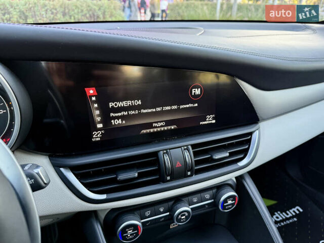 Красный Альфа Ромео Джулия, объемом двигателя 2 л и пробегом 40 тыс. км за 24999 $, фото 27 на Automoto.ua