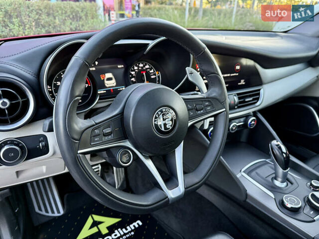 Красный Альфа Ромео Джулия, объемом двигателя 2 л и пробегом 40 тыс. км за 24999 $, фото 24 на Automoto.ua