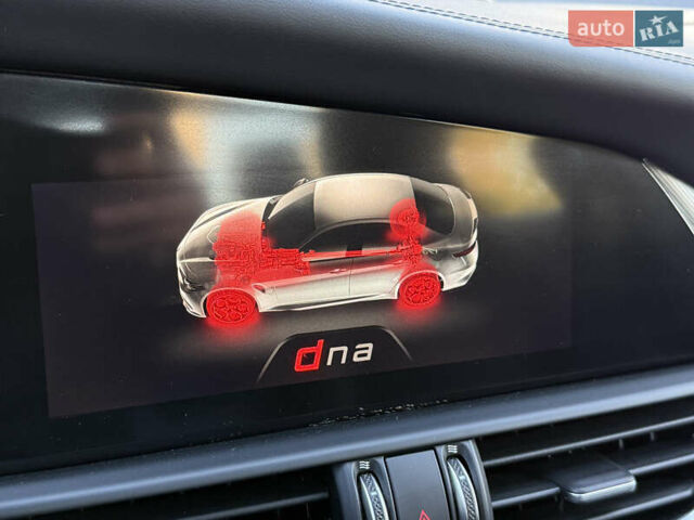 Красный Альфа Ромео Джулия, объемом двигателя 2 л и пробегом 40 тыс. км за 24999 $, фото 36 на Automoto.ua