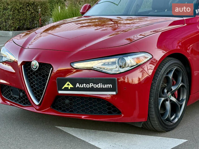 Красный Альфа Ромео Джулия, объемом двигателя 2 л и пробегом 40 тыс. км за 24999 $, фото 8 на Automoto.ua