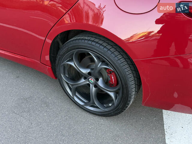 Красный Альфа Ромео Джулия, объемом двигателя 2 л и пробегом 40 тыс. км за 24999 $, фото 14 на Automoto.ua