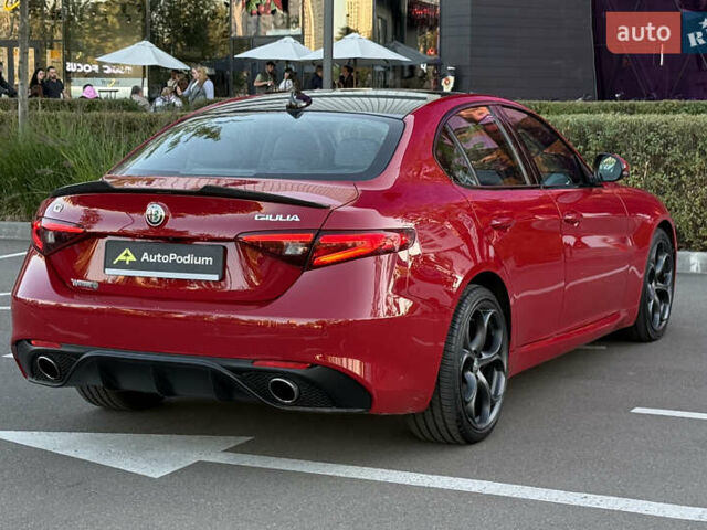 Красный Альфа Ромео Джулия, объемом двигателя 2 л и пробегом 40 тыс. км за 24999 $, фото 11 на Automoto.ua