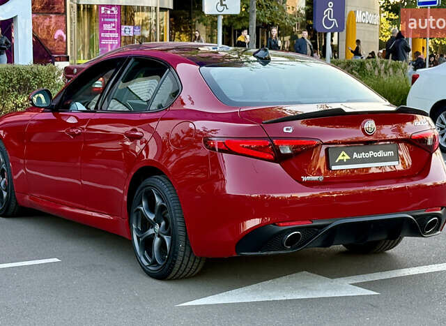 Красный Альфа Ромео Джулия, объемом двигателя 2 л и пробегом 40 тыс. км за 24999 $, фото 10 на Automoto.ua