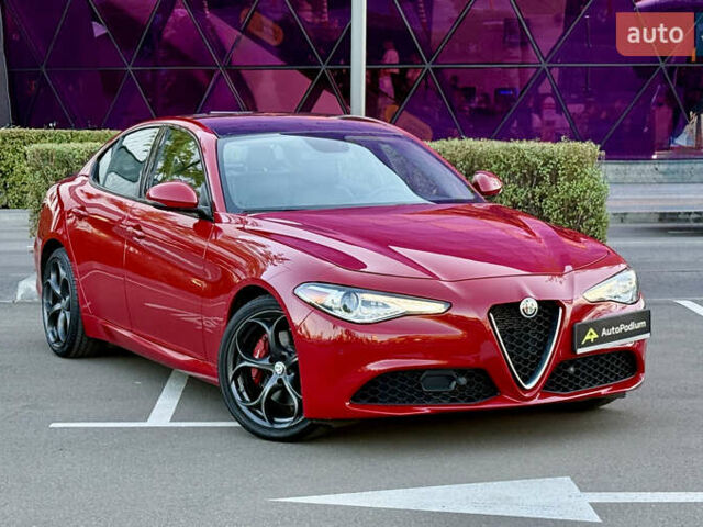 Красный Альфа Ромео Джулия, объемом двигателя 2 л и пробегом 40 тыс. км за 24999 $, фото 1 на Automoto.ua