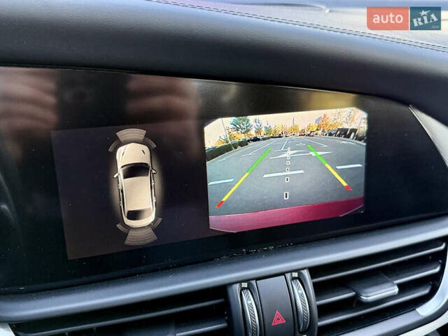 Красный Альфа Ромео Джулия, объемом двигателя 2 л и пробегом 40 тыс. км за 24999 $, фото 32 на Automoto.ua