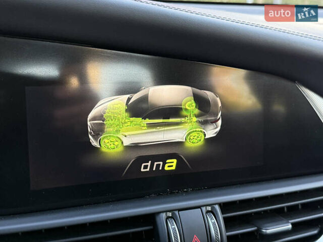 Красный Альфа Ромео Джулия, объемом двигателя 2 л и пробегом 40 тыс. км за 24999 $, фото 37 на Automoto.ua