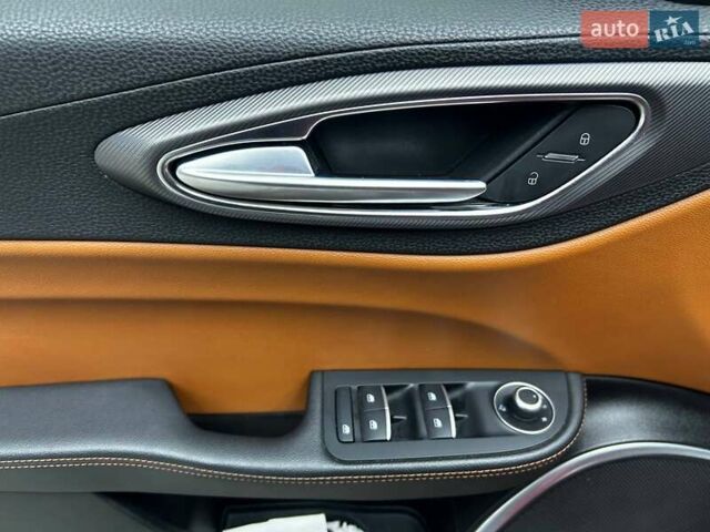 Червоний Альфа Ромео Джулія, об'ємом двигуна 2 л та пробігом 69 тис. км за 22500 $, фото 6 на Automoto.ua