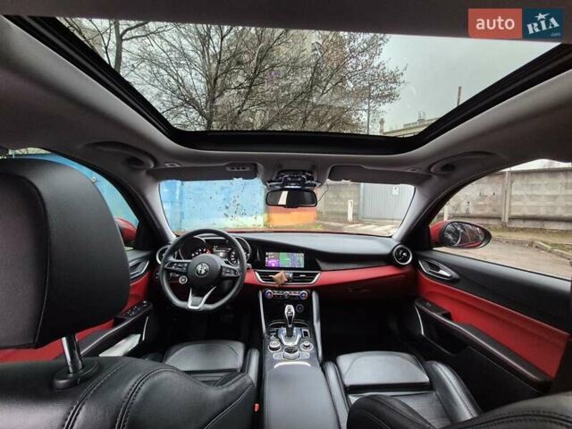 Червоний Альфа Ромео Джулія, об'ємом двигуна 2 л та пробігом 84 тис. км за 25000 $, фото 6 на Automoto.ua