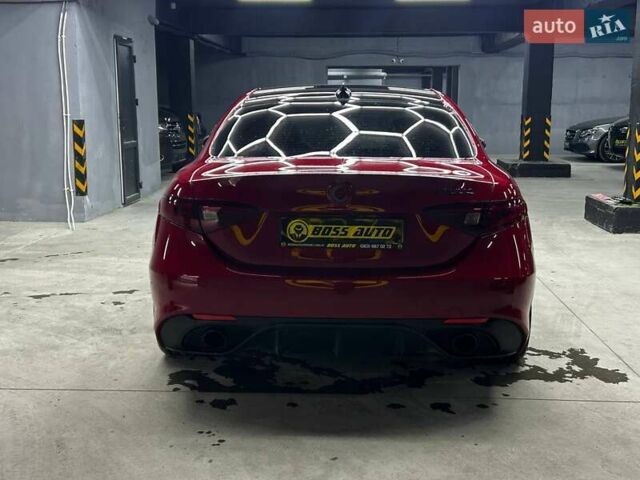 Червоний Альфа Ромео Джулія, об'ємом двигуна 2 л та пробігом 69 тис. км за 22500 $, фото 4 на Automoto.ua