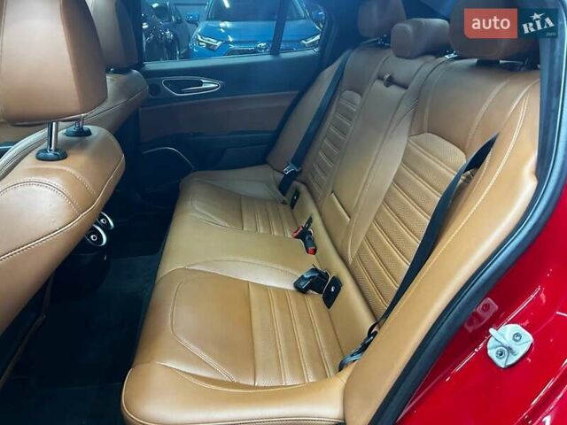 Червоний Альфа Ромео Джулія, об'ємом двигуна 2 л та пробігом 69 тис. км за 22500 $, фото 17 на Automoto.ua