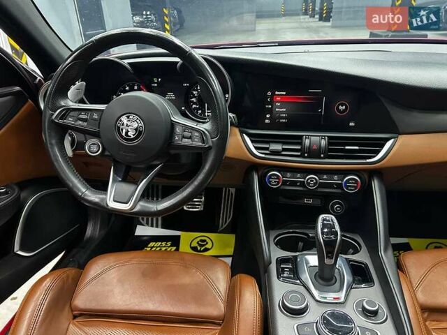 Червоний Альфа Ромео Джулія, об'ємом двигуна 2 л та пробігом 69 тис. км за 22500 $, фото 11 на Automoto.ua