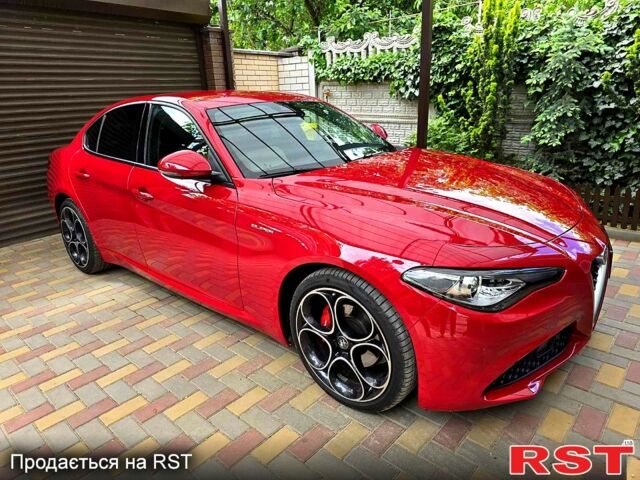 Червоний Альфа Ромео Джулія, об'ємом двигуна 2 л та пробігом 38 тис. км за 27500 $, фото 2 на Automoto.ua