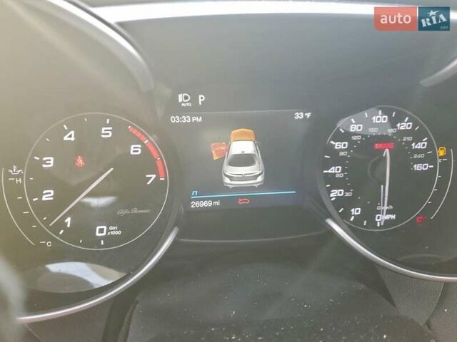 Красный Альфа Ромео Джулия, объемом двигателя 2 л и пробегом 41 тыс. км за 16500 $, фото 8 на Automoto.ua