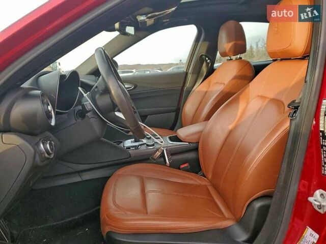 Красный Альфа Ромео Джулия, объемом двигателя 2 л и пробегом 41 тыс. км за 16500 $, фото 6 на Automoto.ua