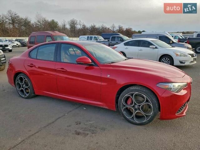 Красный Альфа Ромео Джулия, объемом двигателя 2 л и пробегом 41 тыс. км за 16500 $, фото 3 на Automoto.ua