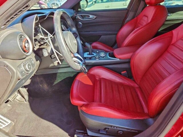 Красный Альфа Ромео Джулия, объемом двигателя 2 л и пробегом 91 тыс. км за 6000 $, фото 6 на Automoto.ua