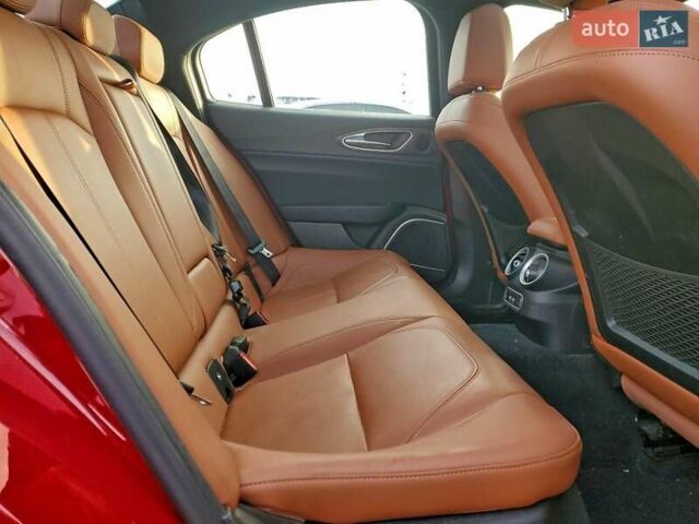 Красный Альфа Ромео Джулия, объемом двигателя 2 л и пробегом 41 тыс. км за 16500 $, фото 9 на Automoto.ua