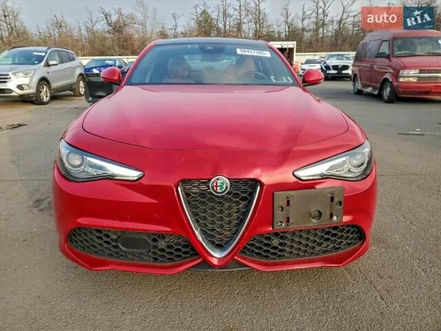 Красный Альфа Ромео Джулия, объемом двигателя 2 л и пробегом 41 тыс. км за 16500 $, фото 4 на Automoto.ua