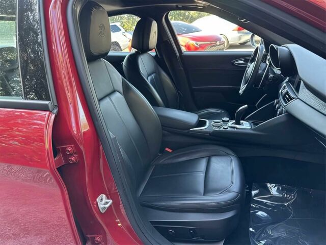 Красный Альфа Ромео Джулия, объемом двигателя 2 л и пробегом 22 тыс. км за 13000 $, фото 8 на Automoto.ua