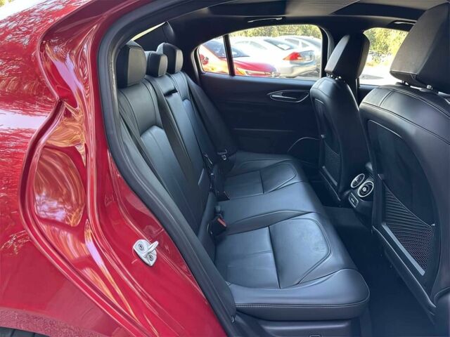 Красный Альфа Ромео Джулия, объемом двигателя 2 л и пробегом 22 тыс. км за 13000 $, фото 10 на Automoto.ua