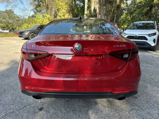 Красный Альфа Ромео Джулия, объемом двигателя 2 л и пробегом 22 тыс. км за 13000 $, фото 4 на Automoto.ua