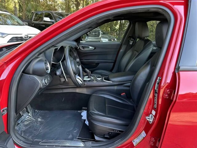 Красный Альфа Ромео Джулия, объемом двигателя 2 л и пробегом 22 тыс. км за 13000 $, фото 5 на Automoto.ua