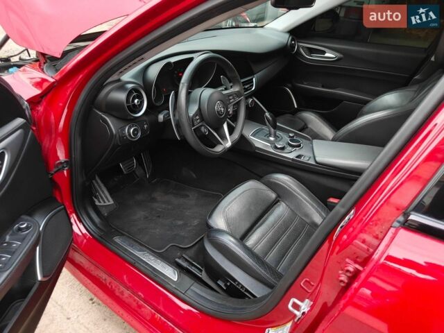 Альфа Ромео Джулия, объемом двигателя 2 л и пробегом 118 тыс. км за 10650 $, фото 6 на Automoto.ua